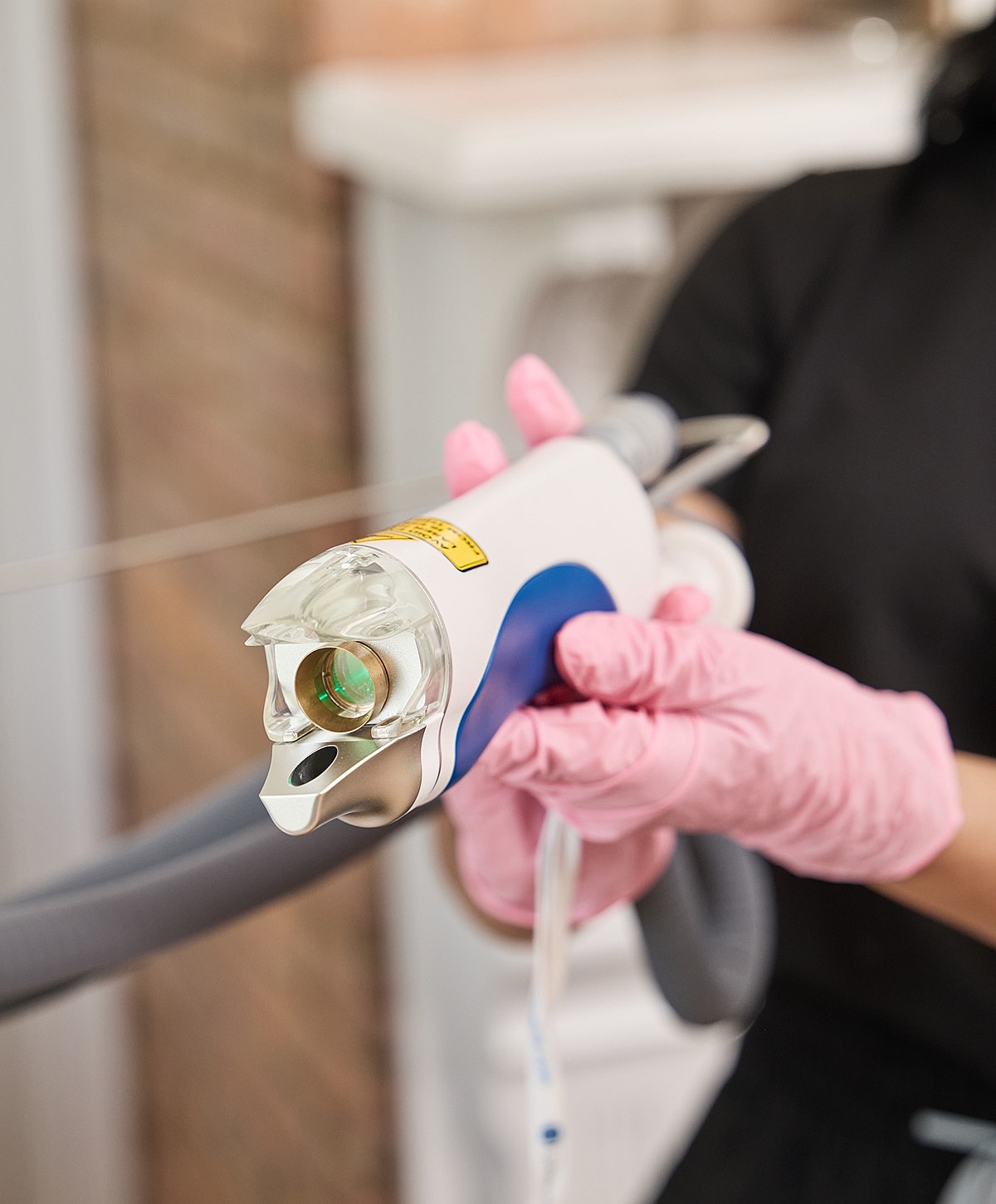 Handheld medical device with green light.